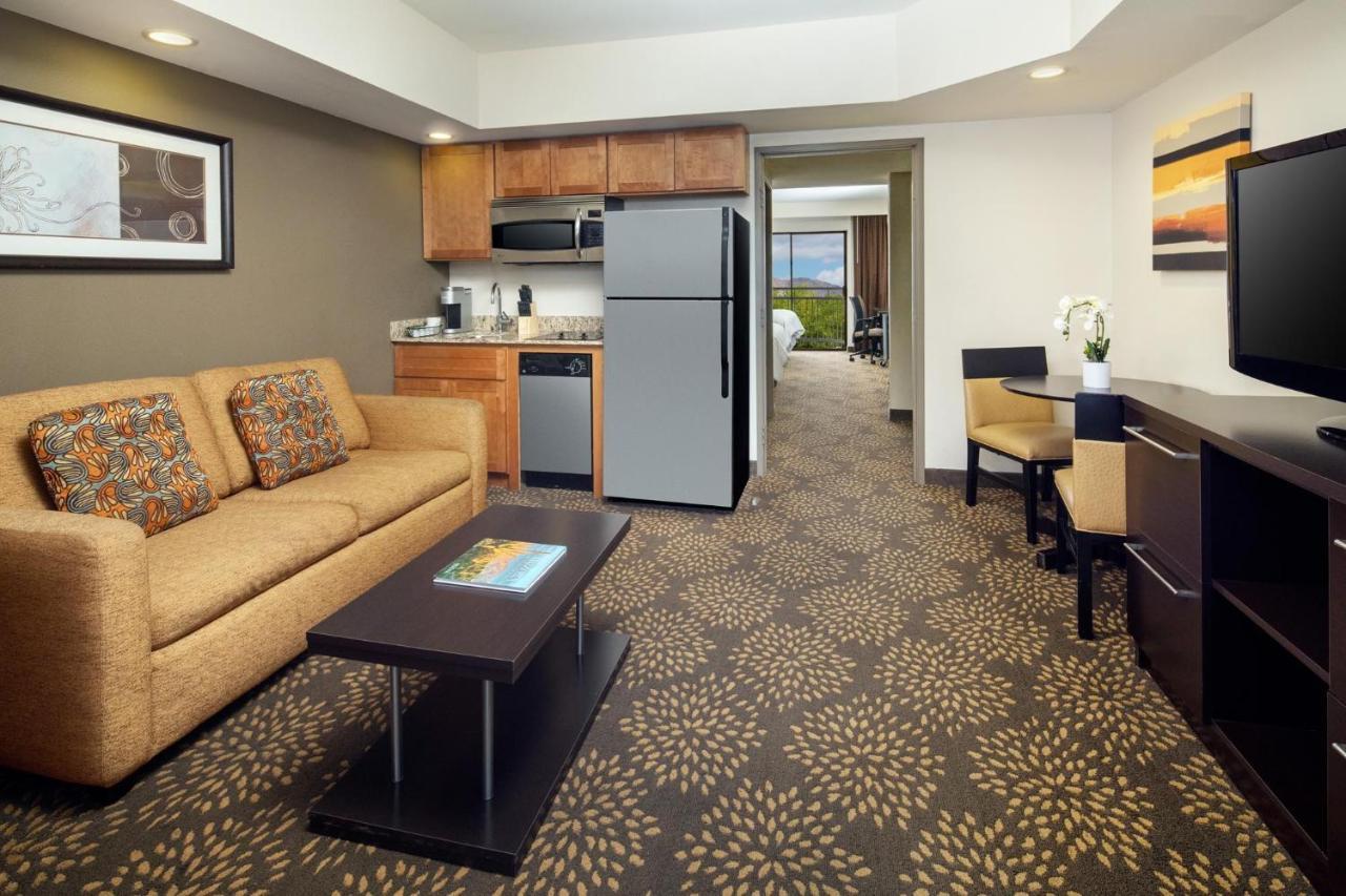 Holiday And Airport North By Ihg